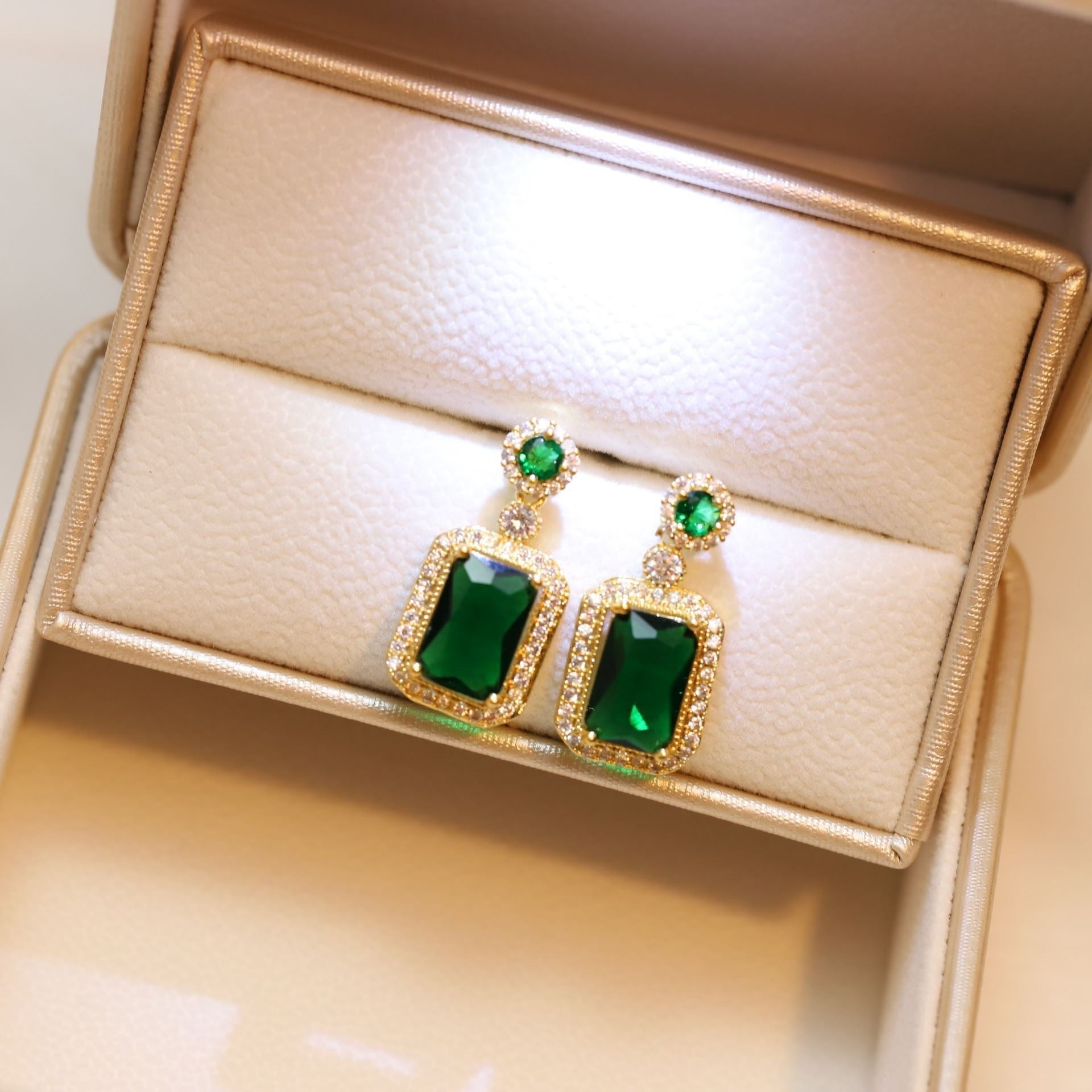 3-piece Set Luxury Fashion Emerald Necklace Earrings Ring