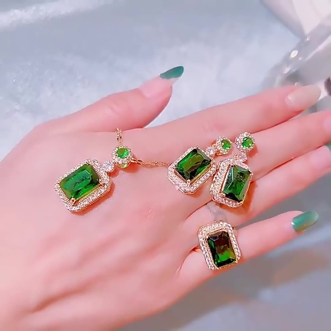3-piece Set Luxury Fashion Emerald Necklace Earrings Ring