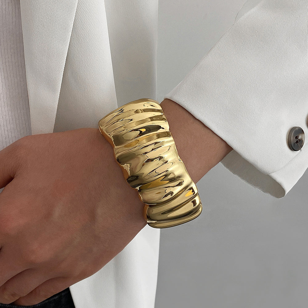 BRAL83 - Metallic irregular Wide Open Bracelet