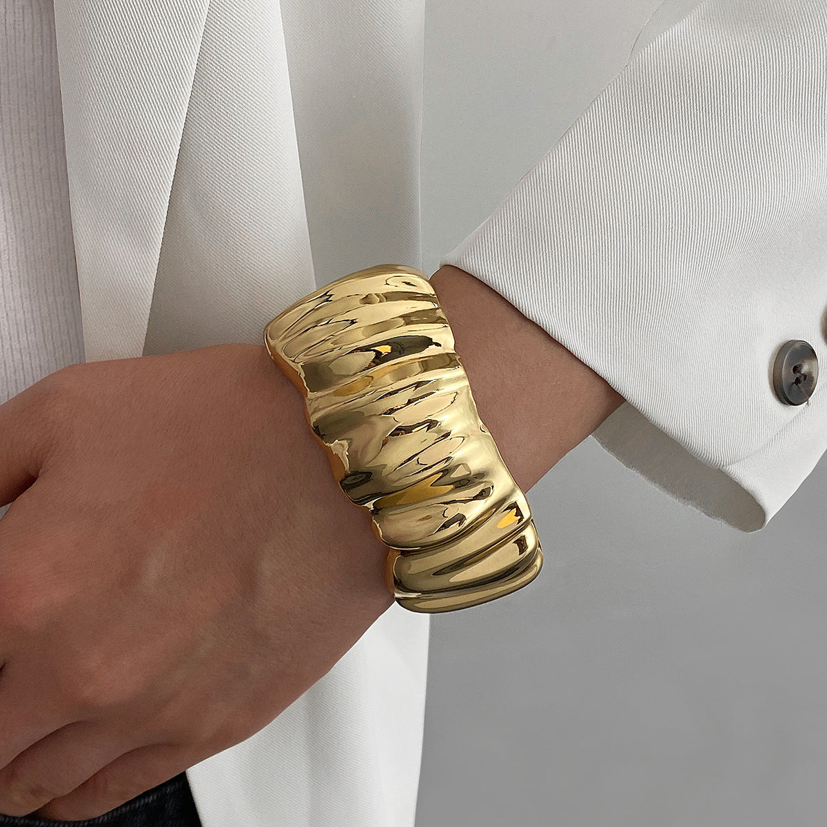 BRAL83 - Metallic irregular Wide Open Bracelet