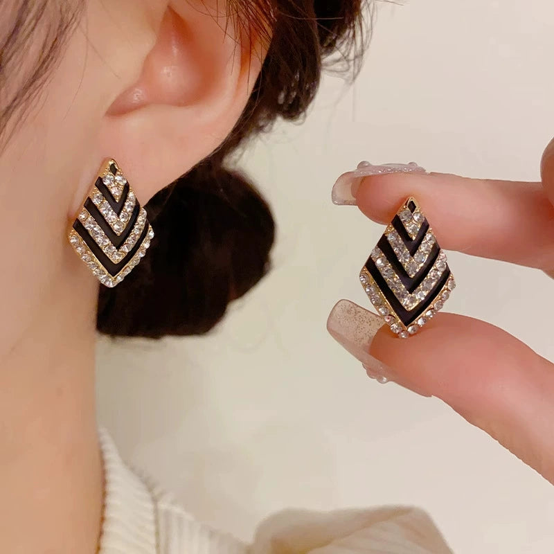 ER330 - Chic Black & Gold Geometric Stud Earrings