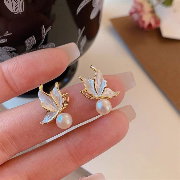 Chic Butterfly Pearl Earrings