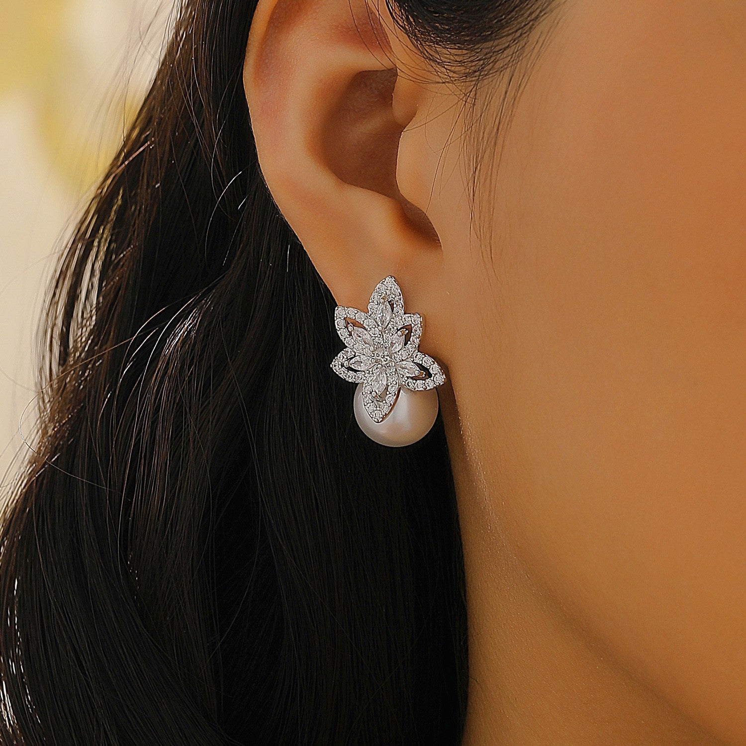 ZER32 - Creative Floral Pearl Stud Earrings