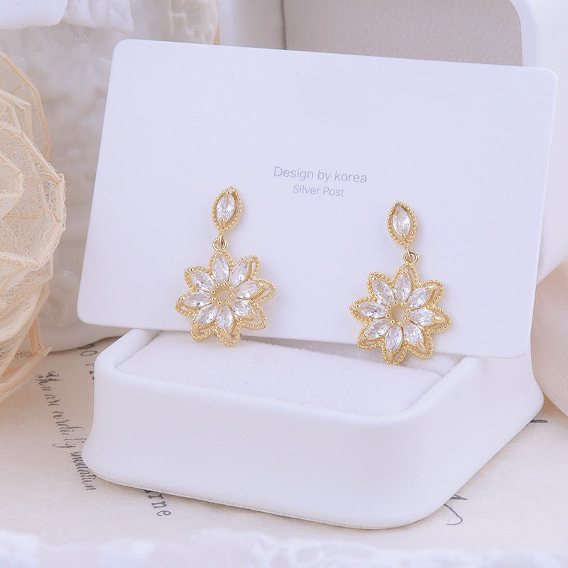 ER516 - Crystal Flower Earrings
