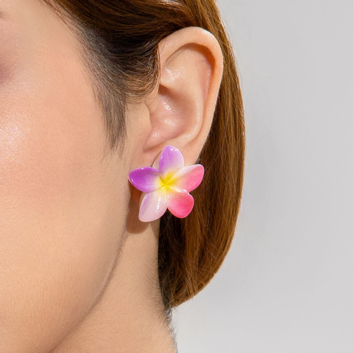 Daisy Resin Flower Earrings