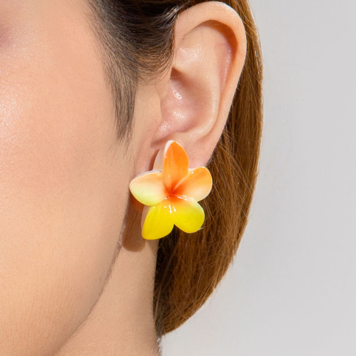 Daisy Resin Flower Earrings
