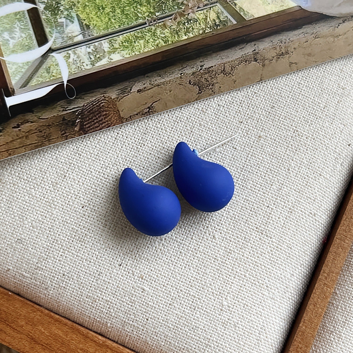 High-grade hollow water drop earrings