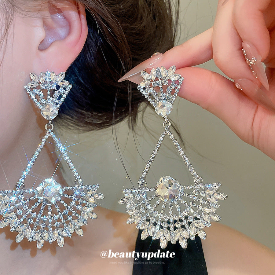 ER536 - Cloud Shaped Fan Dream Court Style Earrings