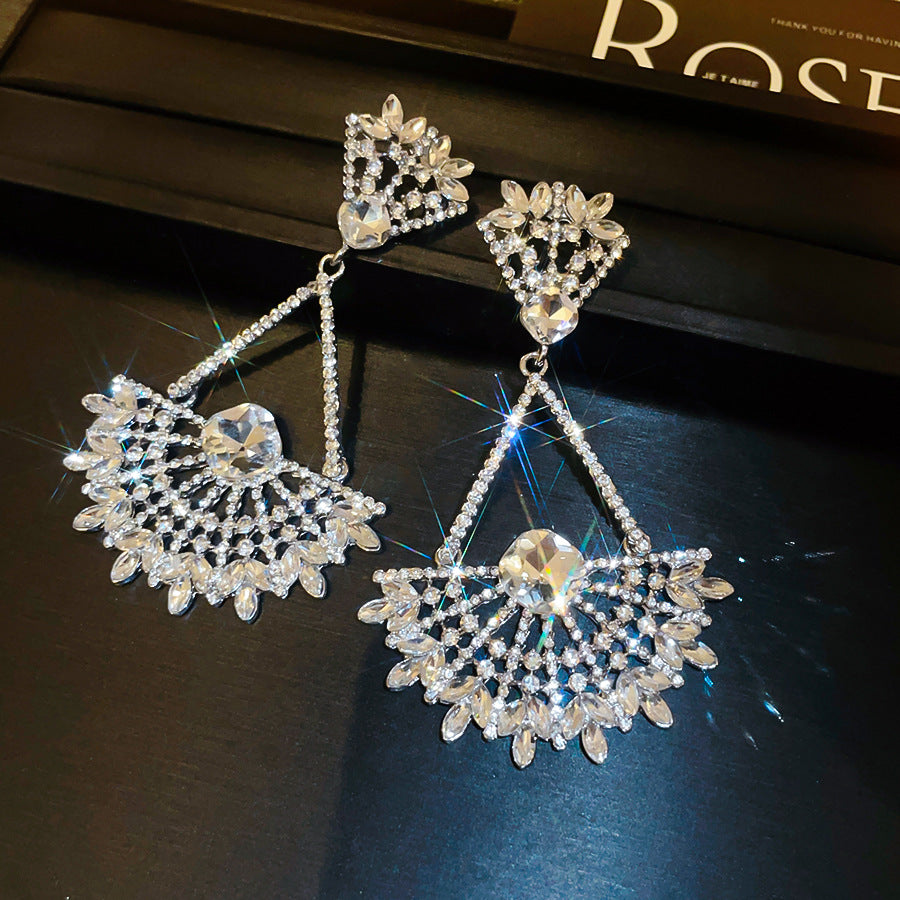 ER536 - Cloud Shaped Fan Dream Court Style Earrings