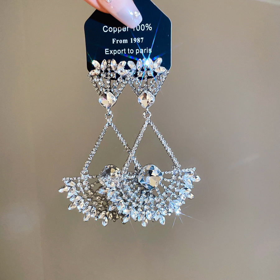 ER536 - Cloud Shaped Fan Dream Court Style Earrings