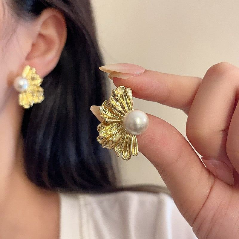 ER546 - Fan Shaped Pearl Stud Earrings
