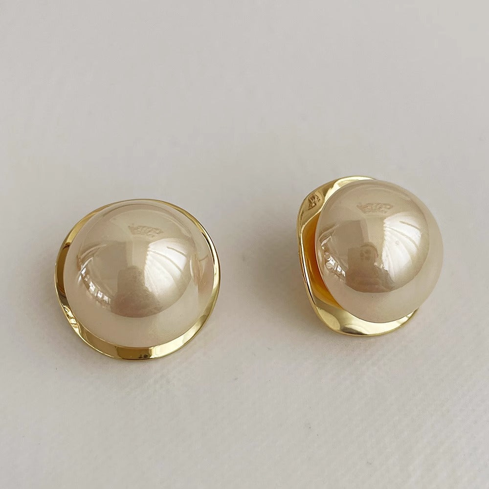 ER559 - Elegant Pearl Earring