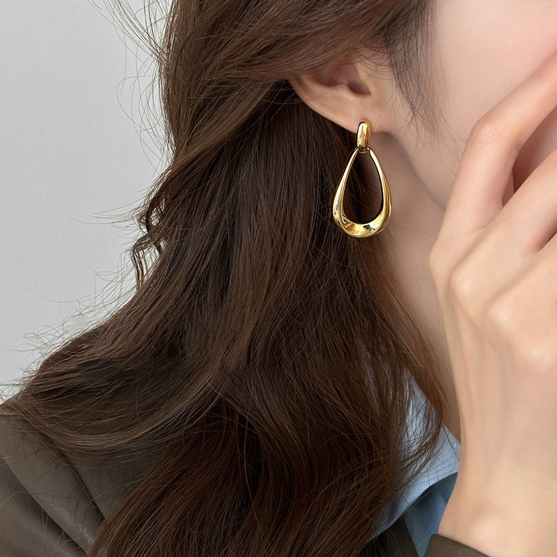 ER560 - Teardrop Shaped Earrings