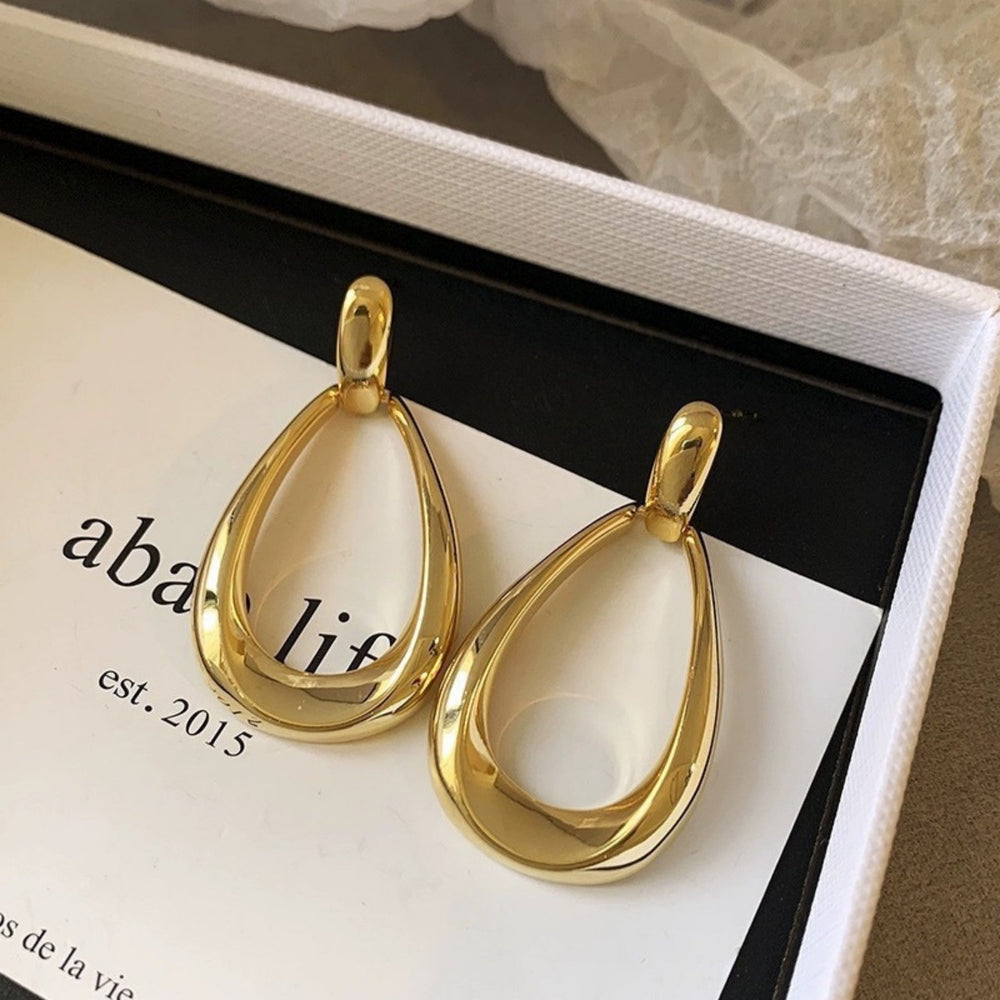 ER560 - Teardrop Shaped Earrings