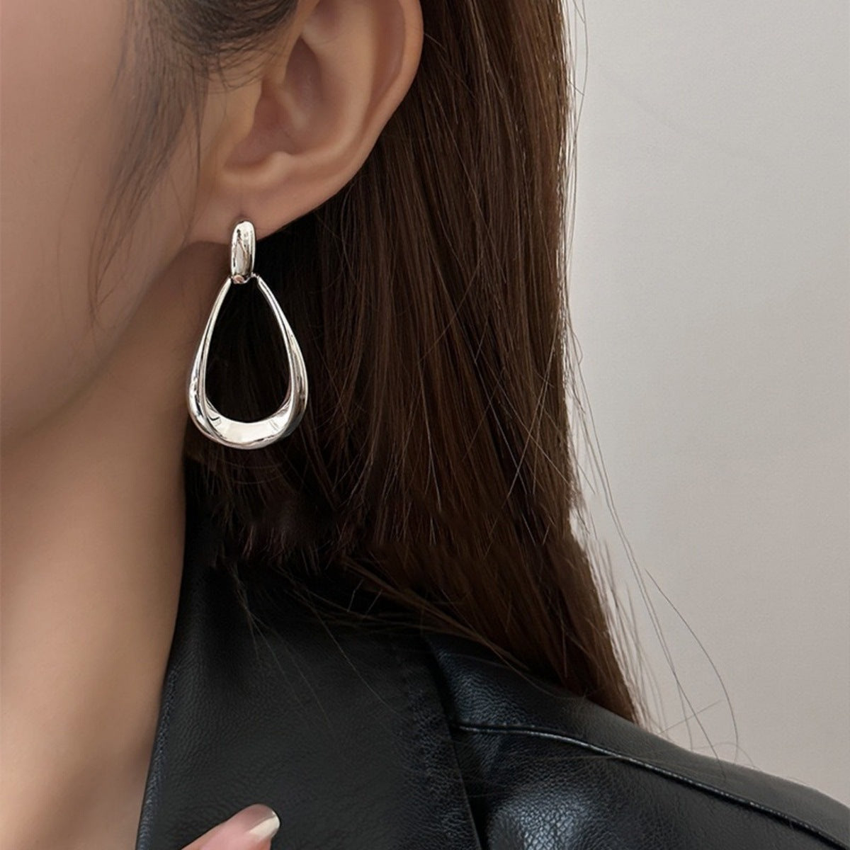 ER560 - Teardrop Shaped Earrings