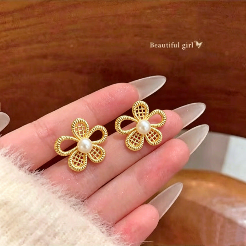 ER529 - Hollowed-out Pearl Flower Earrings