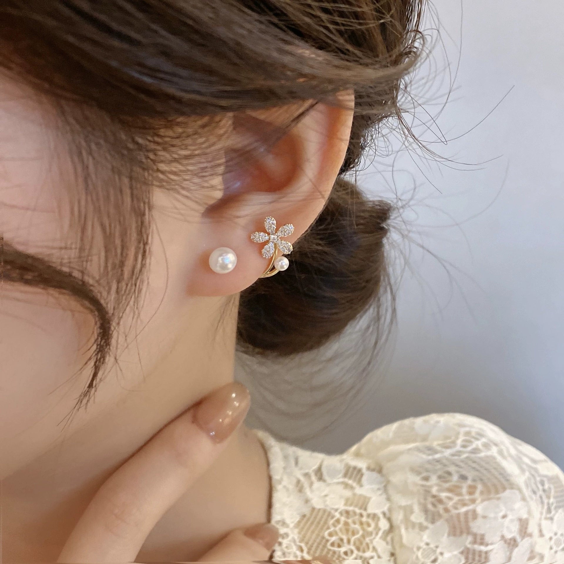 Elegant Floral Pearl Stud Earrings
