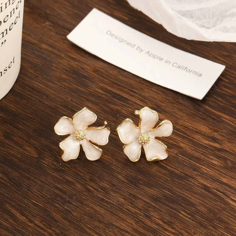 Elegant Floral Pearl Stud Earrings
