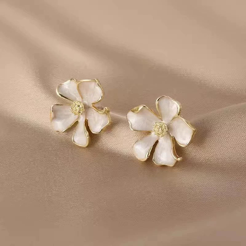 Elegant Floral Pearl Stud Earrings