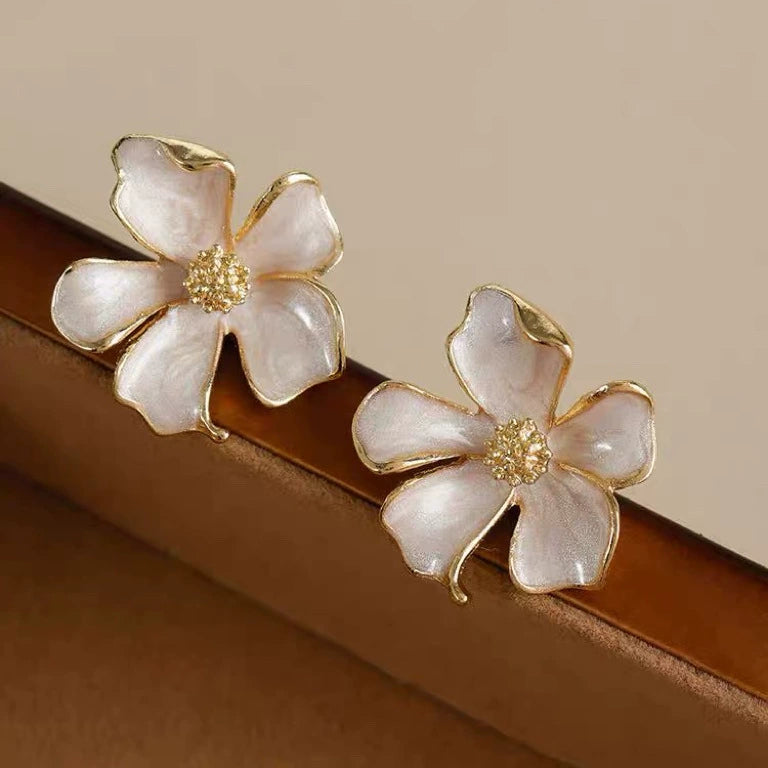Elegant Floral Pearl Stud Earrings