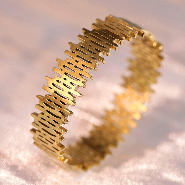 Elegant Geometric Gold Bracelet