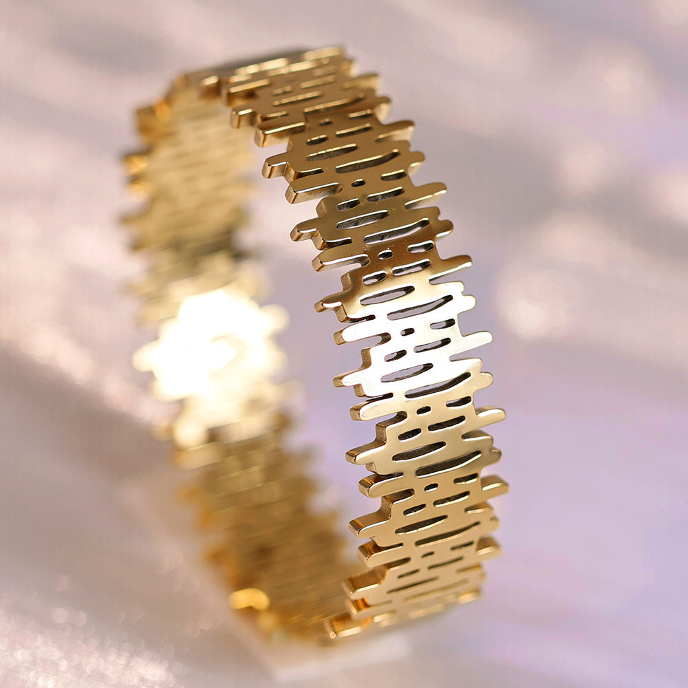 Elegant Geometric Gold Bracelet