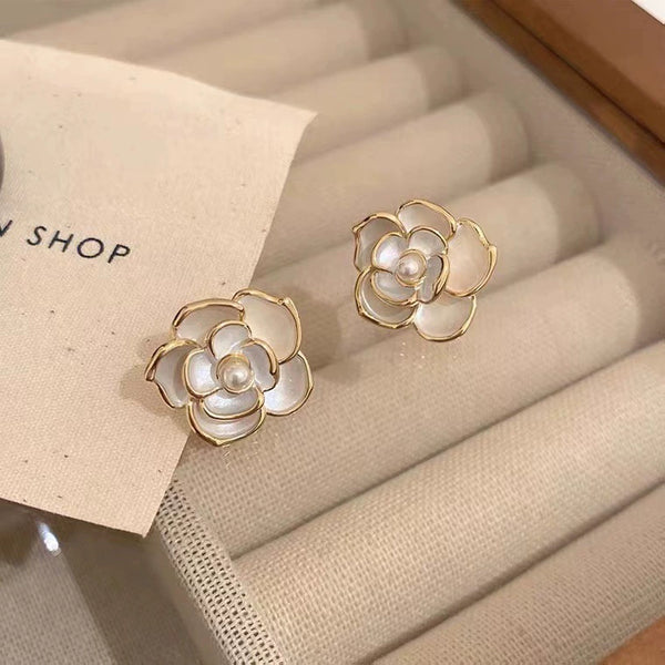 Elegant Pearl Flower Stud Earrings