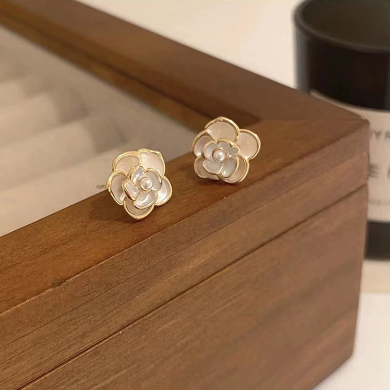 Elegant Pearl Flower Stud Earrings