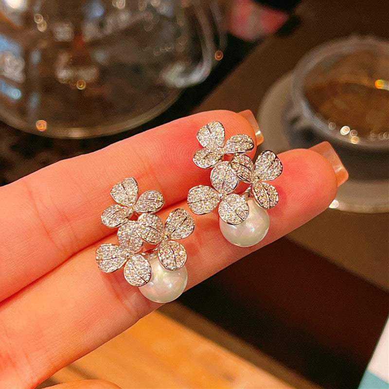 ZER19 - Floral Imitation Pearl Earrings