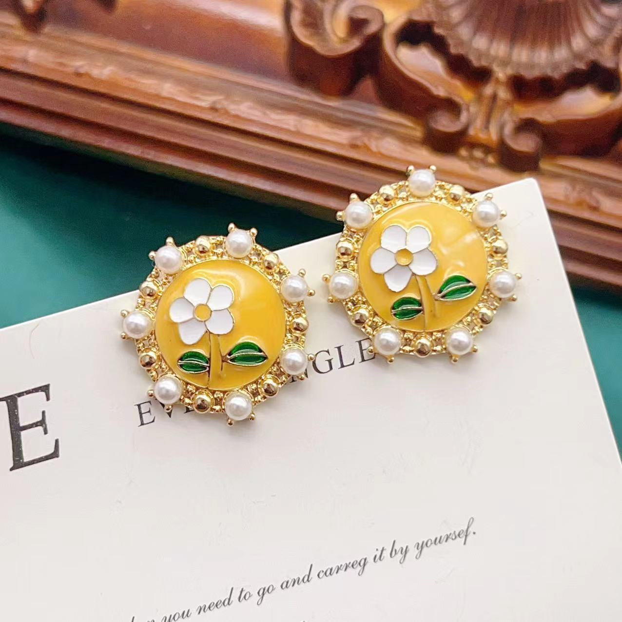 ER519 - French Court Earrings