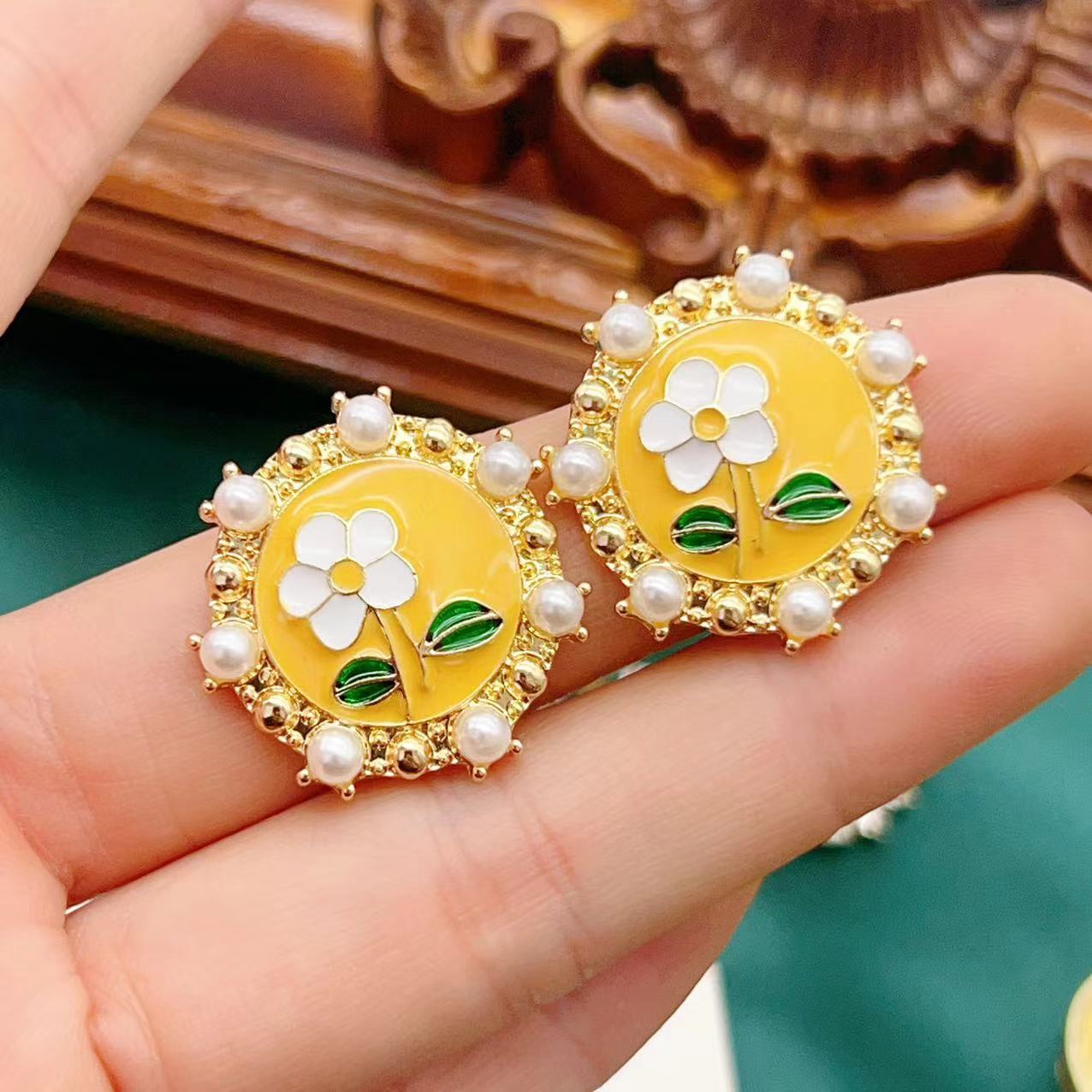 ER519 - French Court Earrings