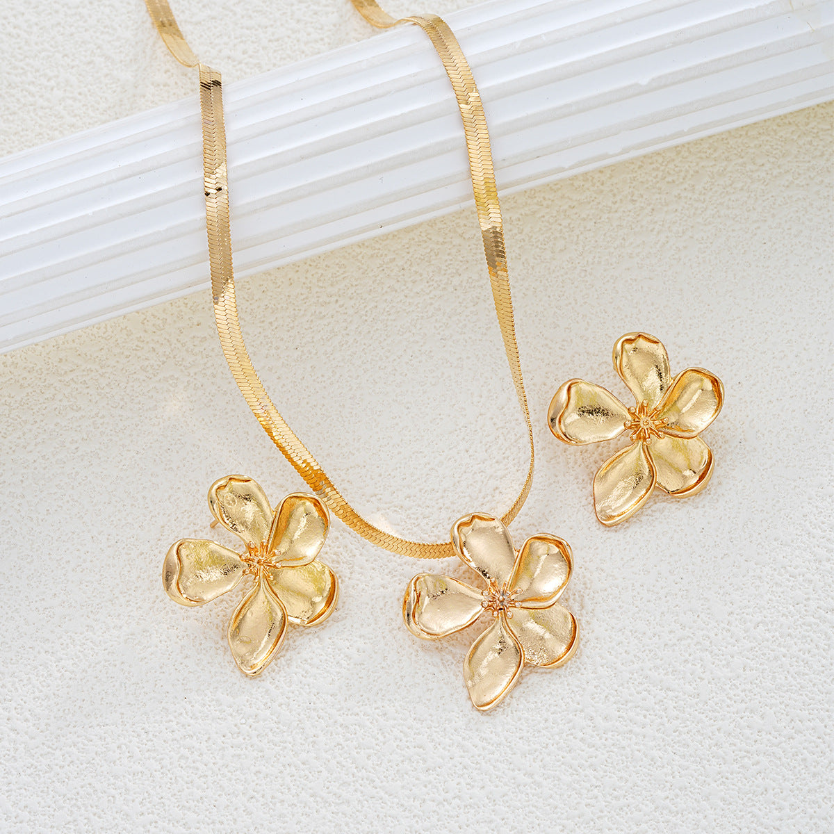 Golden Flower Choker Necklace Set