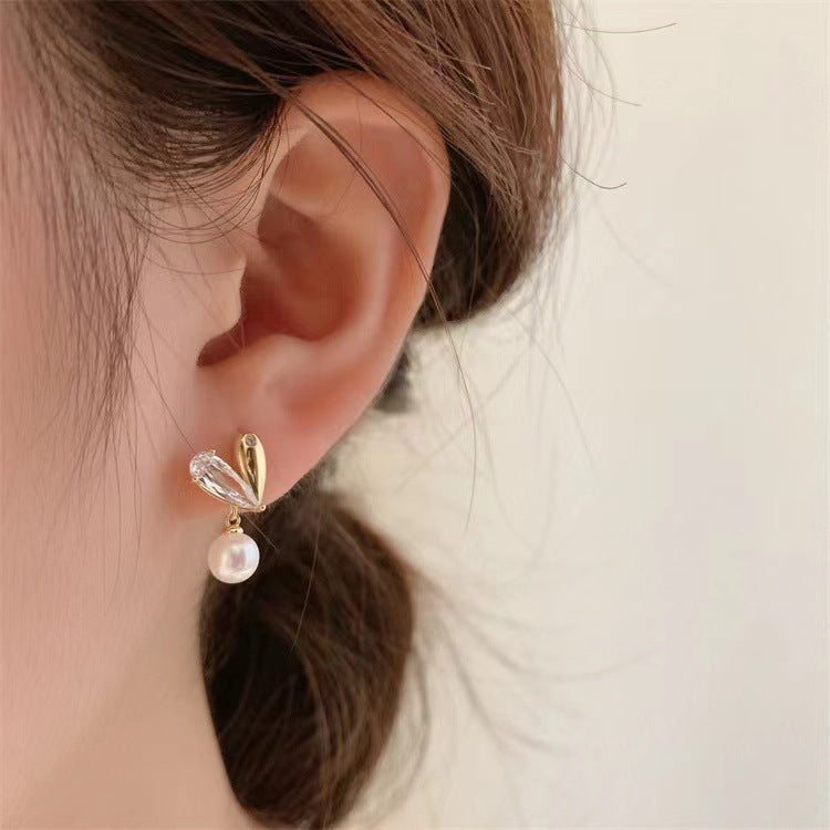 ER504 - Heart Shaped Pearl Pendant Earrings