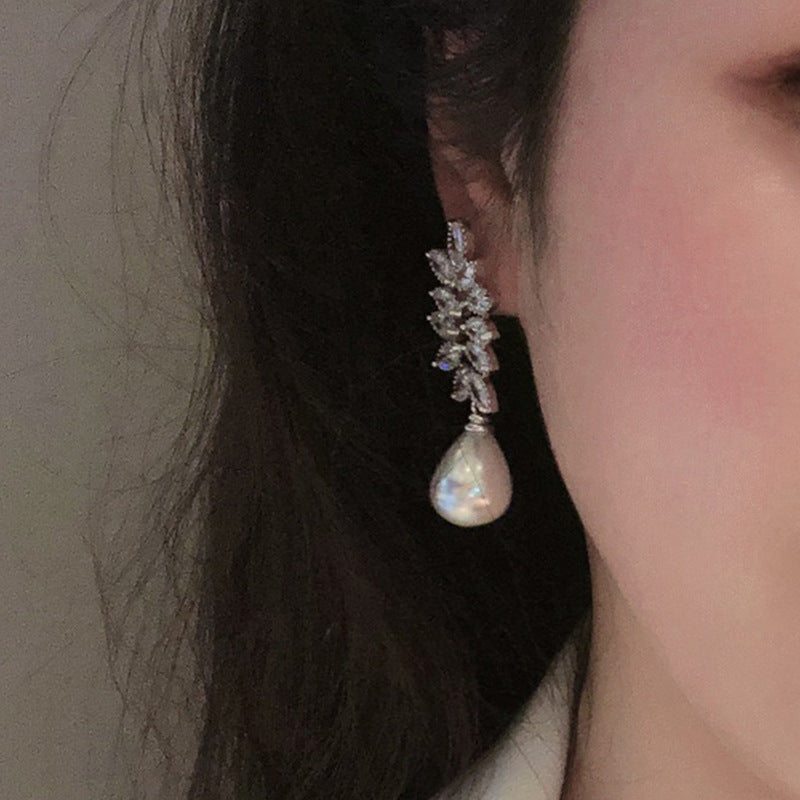 ZER21 - Horse Eye Leaf Earrings