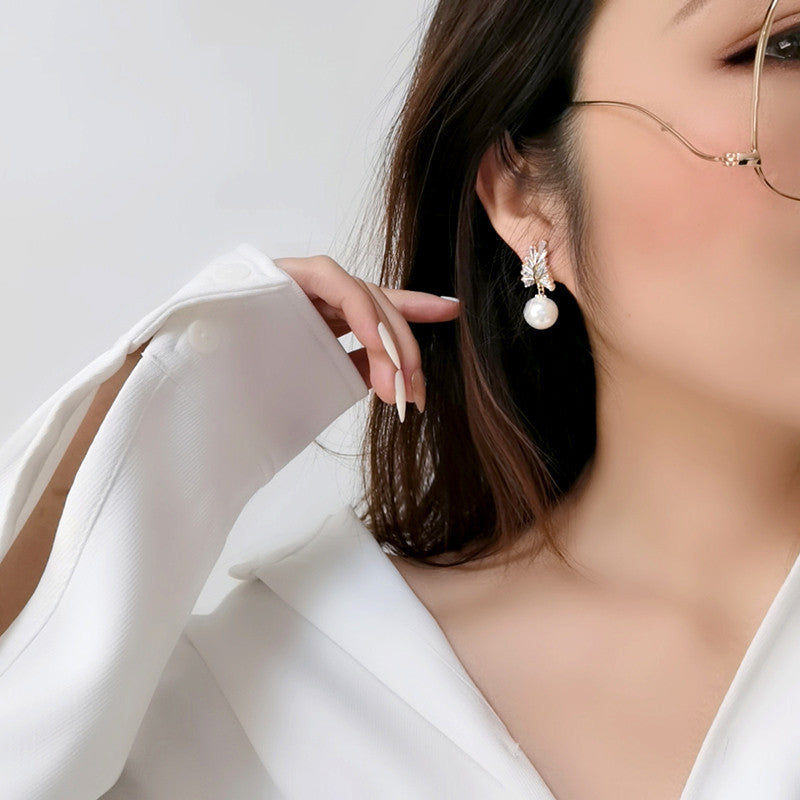 ZER05 - Leaf Design Imitation Pearl Earrings