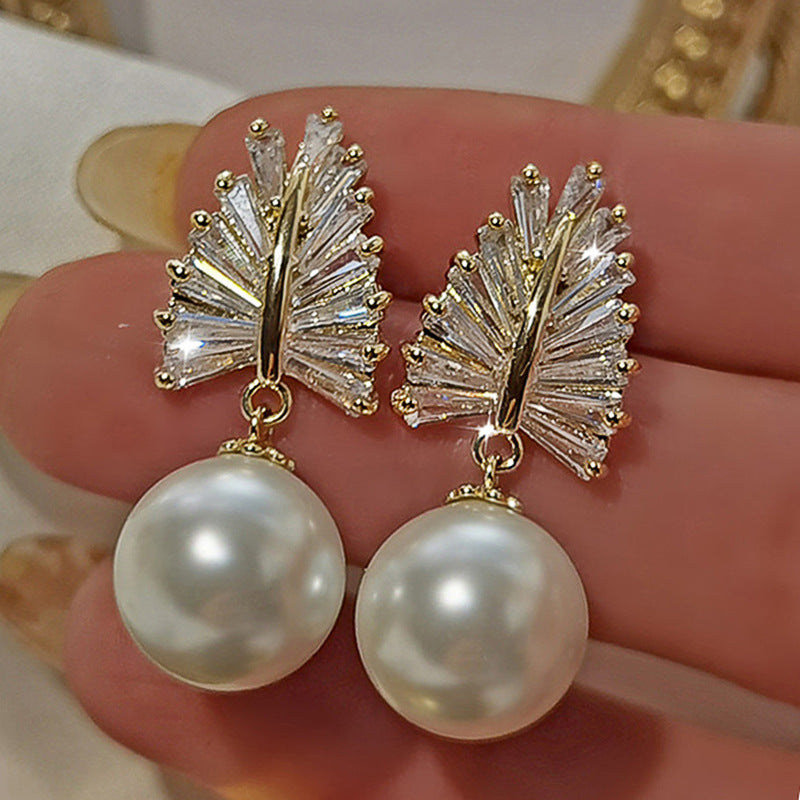 ZER05 - Leaf Design Imitation Pearl Earrings