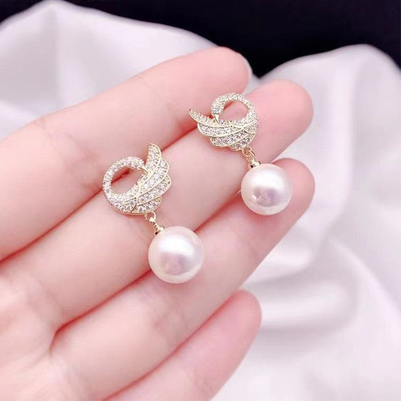 Little Swan Pearl Earrings
