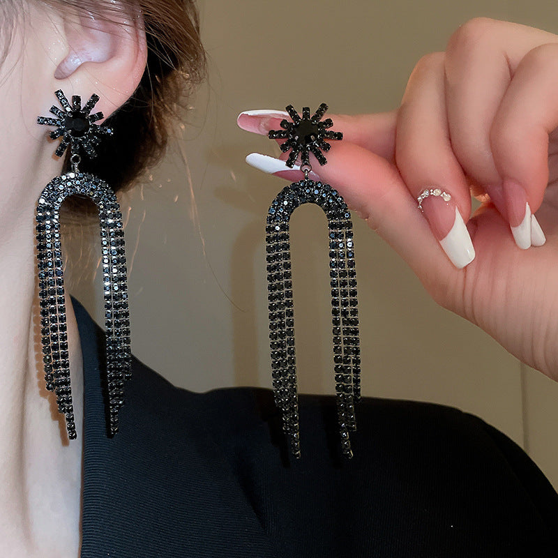 Luxury Black Rhinestone Tassel Earrings – Elegant & Bold