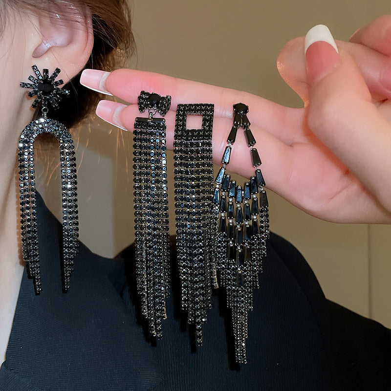 Luxury Black Rhinestone Tassel Earrings – Elegant & Bold