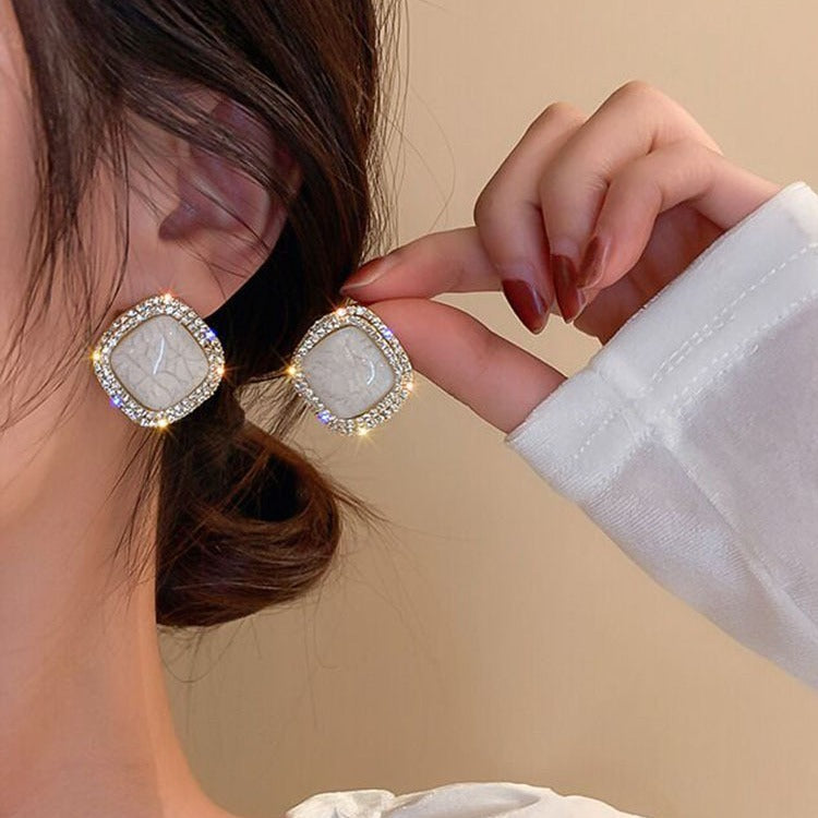 Luxury High-End Crack Diamond Retro Earrings