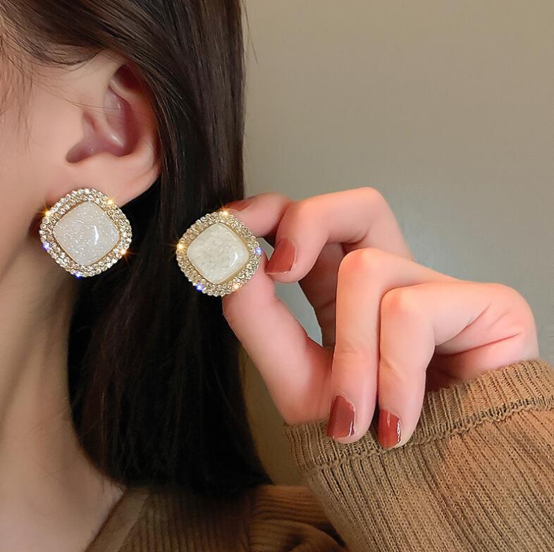 Luxury High-End Crack Diamond Retro Earrings
