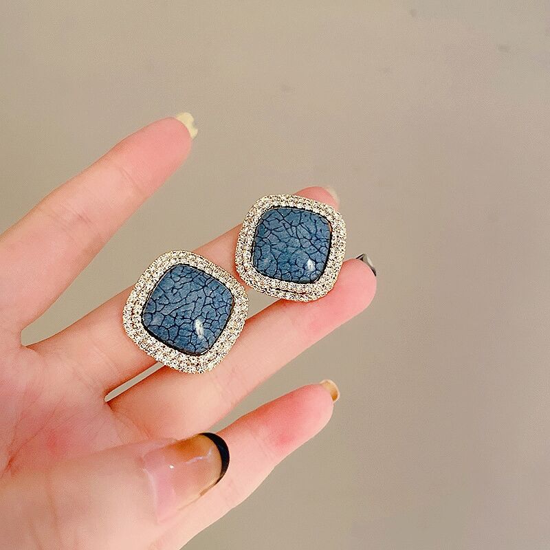 Luxury High-End Crack Diamond Retro Earrings