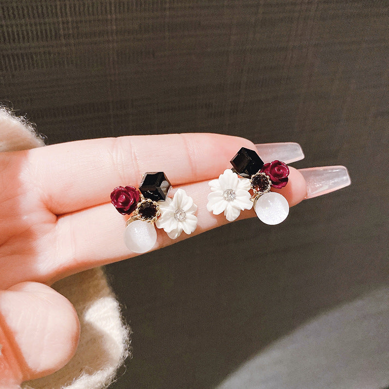 Maple Rhyme Retro Zircon Flower Earrings