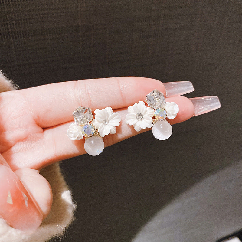 Maple Rhyme Retro Zircon Flower Earrings