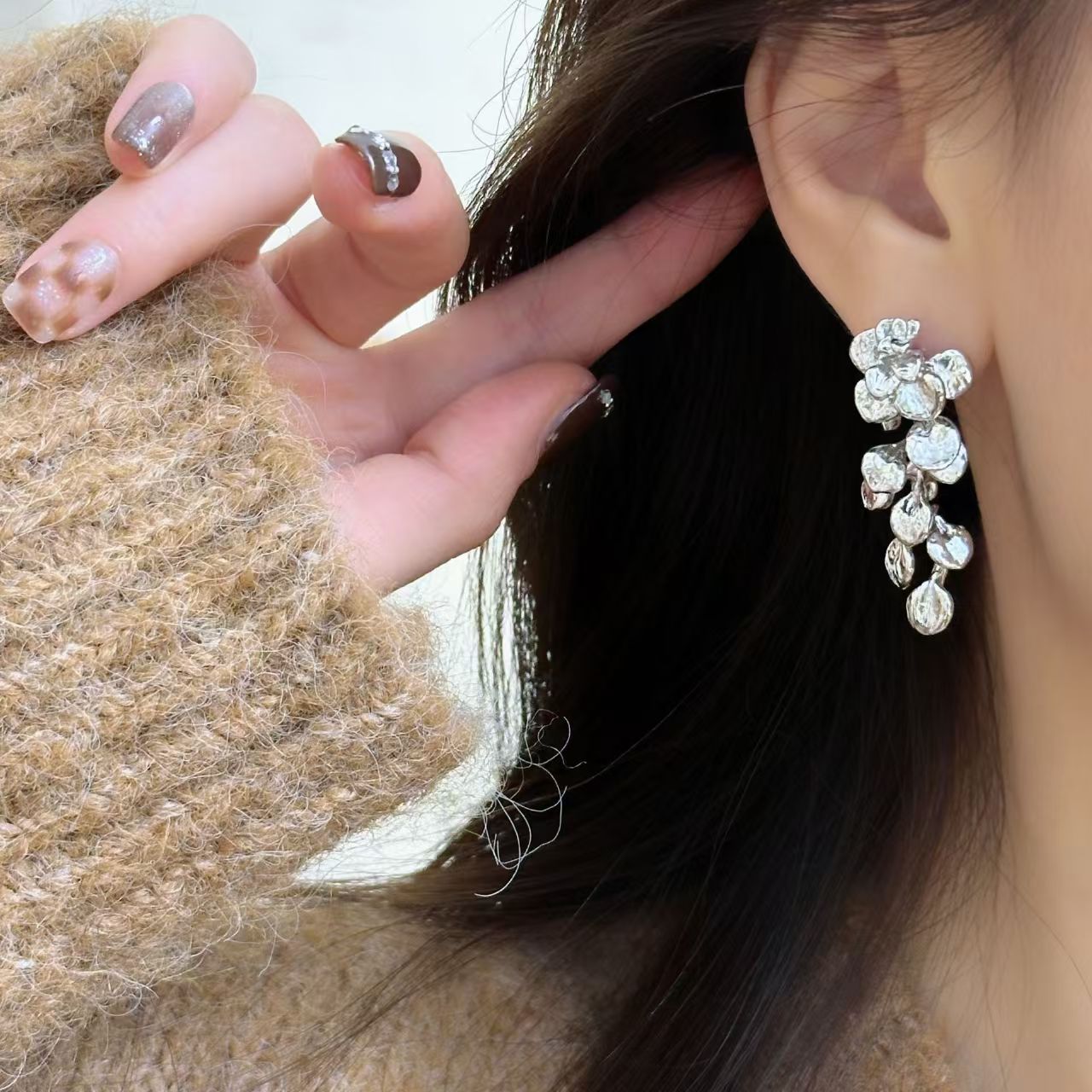 ER493 - Metal Flower Tassel Earrings