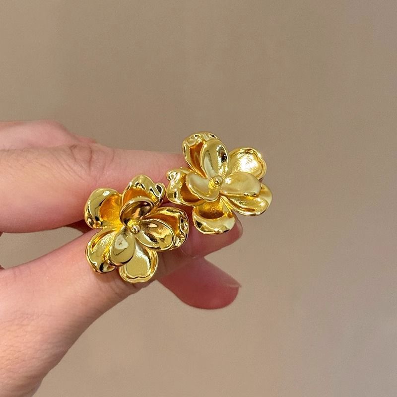 ER491 - Metallic Flower Earrings