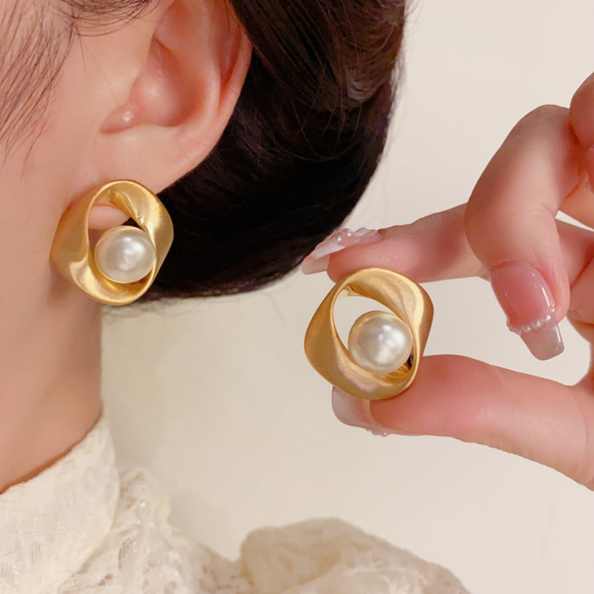 ER545 - Chanel-inspired Pearl Stud Earrings