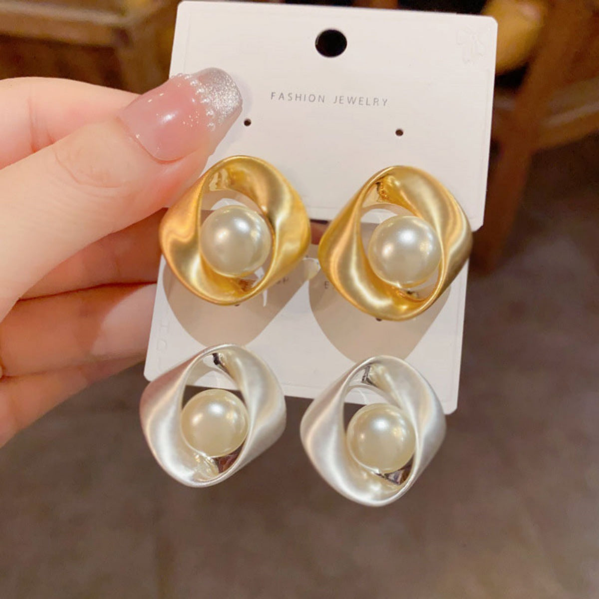ER545 - Chanel-inspired Pearl Stud Earrings