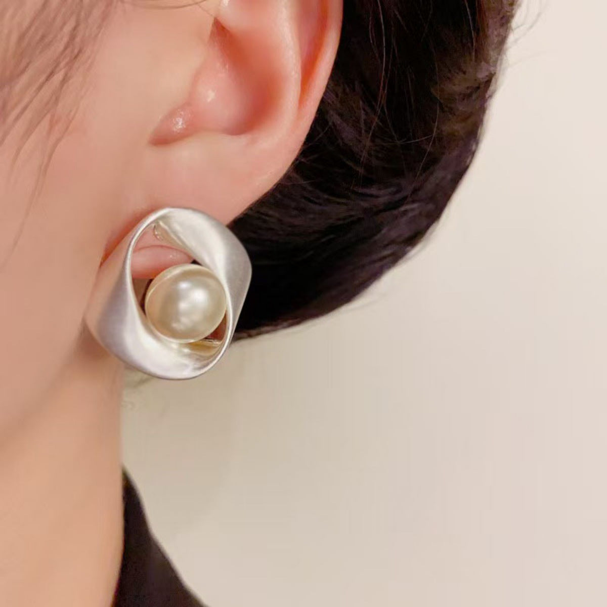 ER545 - Chanel-inspired Pearl Stud Earrings
