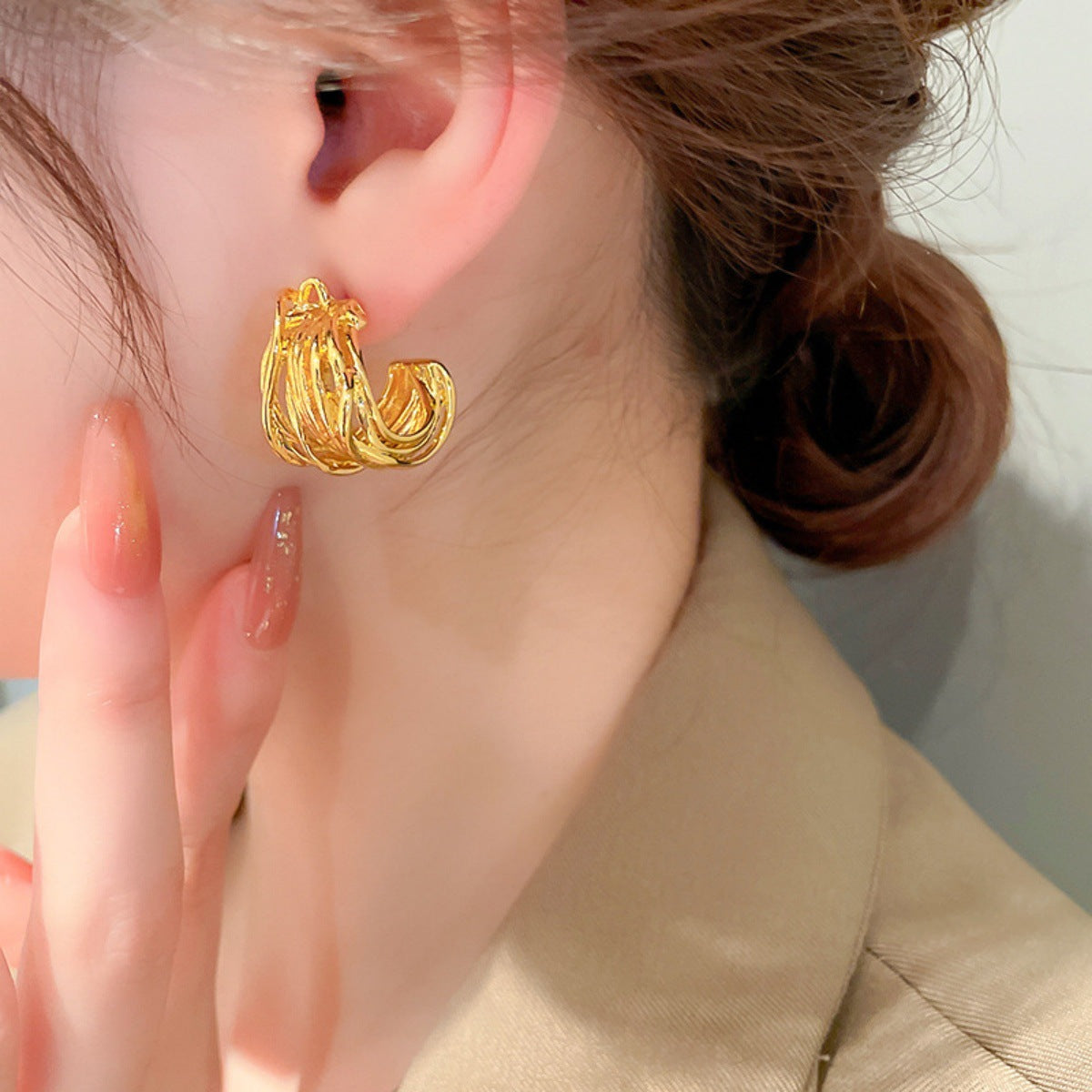 ER437 - Winding C-Shaped Hoop Earrings